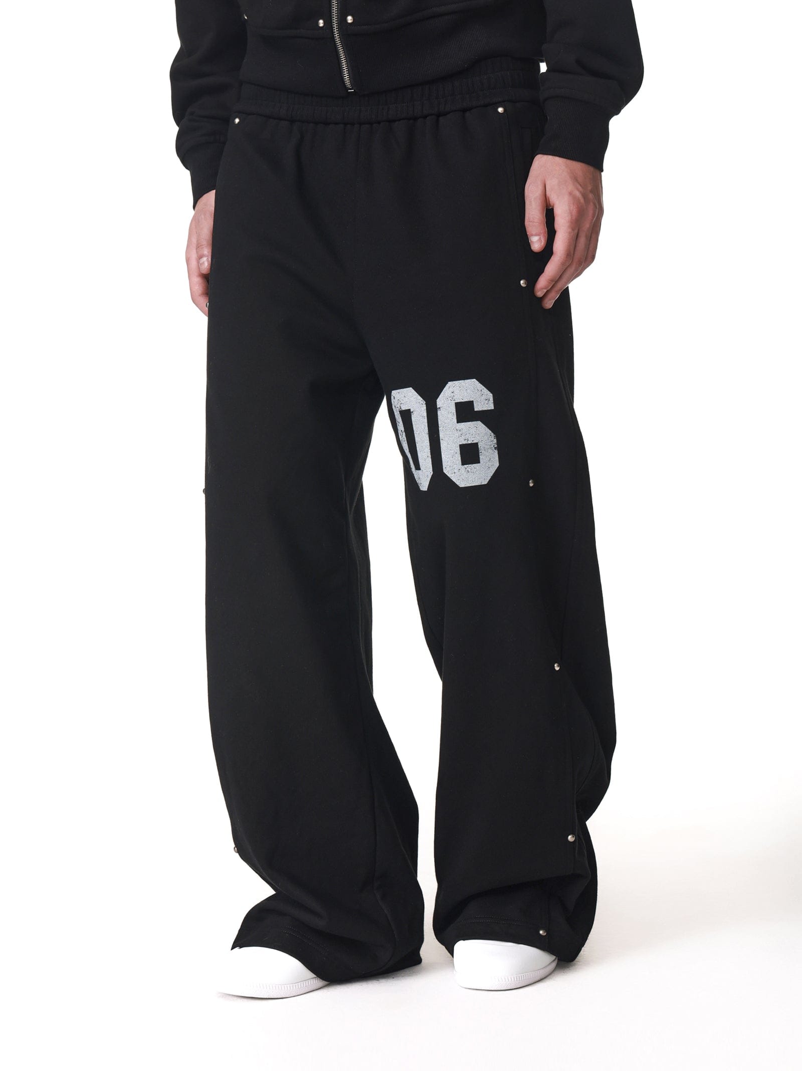 Studded Script Letter Print Sweatpants